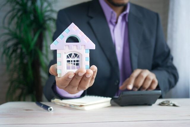 When is the Right Time to Buy a Property in UK?